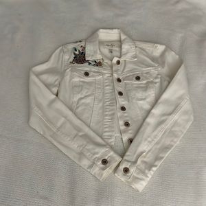 Women’s Cropped White Embroidered Denim Jacket (NEVER WORN!!)